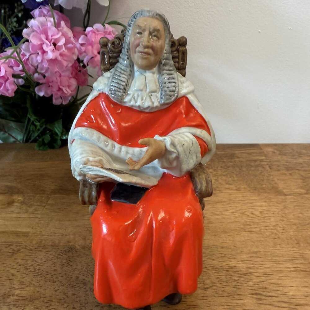 Royal Doulton‎ The Judge Figurine HN2443 – Doulton & Co Limited England – Seated